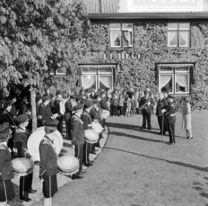 Verolme ereburger van Nieuwe Tonge , Verolme eet soep met muzikanten, tevens opd, Bestanddeelnr 916-9924