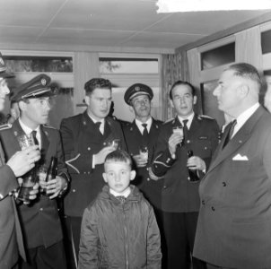 Verolme ereburger van Nieuwe Tonge , Verolme eet soep met muzikanten, tevens opd, Bestanddeelnr 916-9927