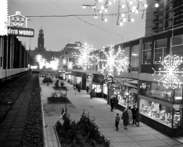 Verlichte Lijnbaan (Rotterdam) voor de komende feestdagen, Bestanddeelnr 911-7833