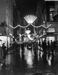 Verlichte Kalverstraat in verband met de komende feestdagen, Bestanddeelnr 911-8103