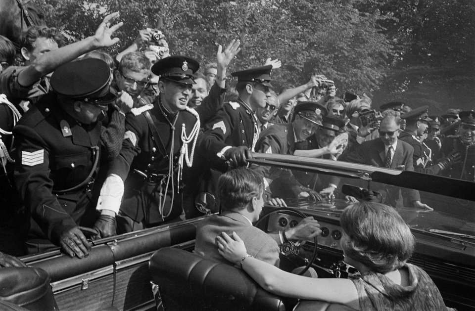 Verloving Prinses Beatrix , tijdens rijtoer, Bestanddeelnr 917-9114