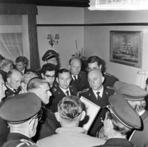 Verolme ereburger van Nieuwe Tonge , Verolme eet soep met muzikanten, tevens opd, Bestanddeelnr 916-9917