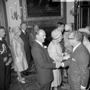Verloving Prinses Beatrix , minister Vrolijk felicitee Prins Bernhard, Bestanddeelnr 917-9181