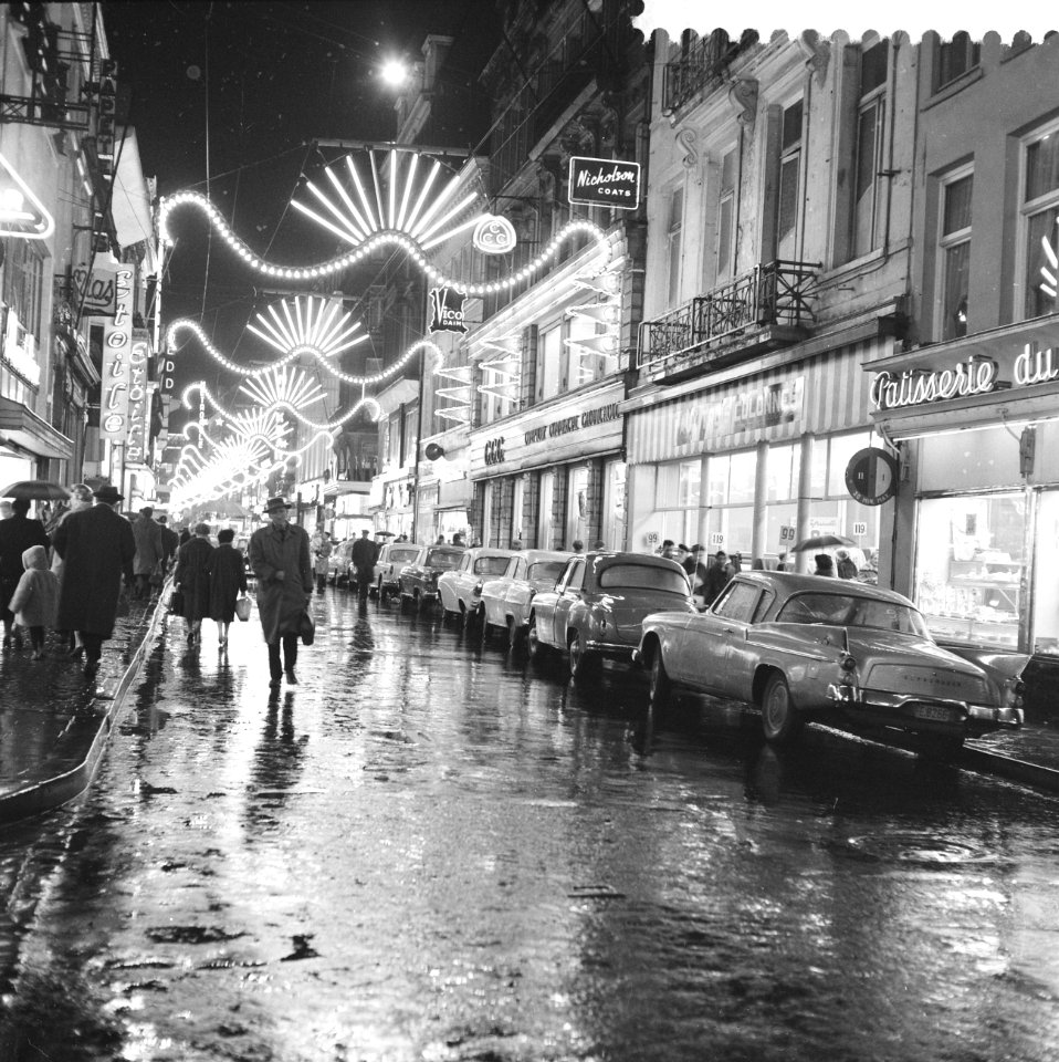 Verlichting in Brussel tgv kerst, opname in de Rue Meuve, Bestanddeelnr 910-8655