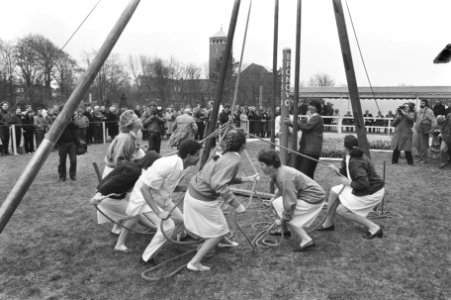 Verpleegkundigen sloegen symbolisch 1e paal, Bestanddeelnr 933-6052