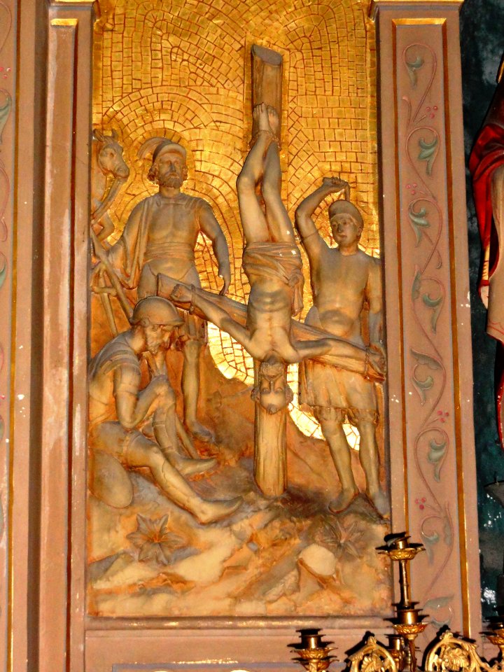 Vertain (Nord, Fr) église, crucifixion Saint Pierre