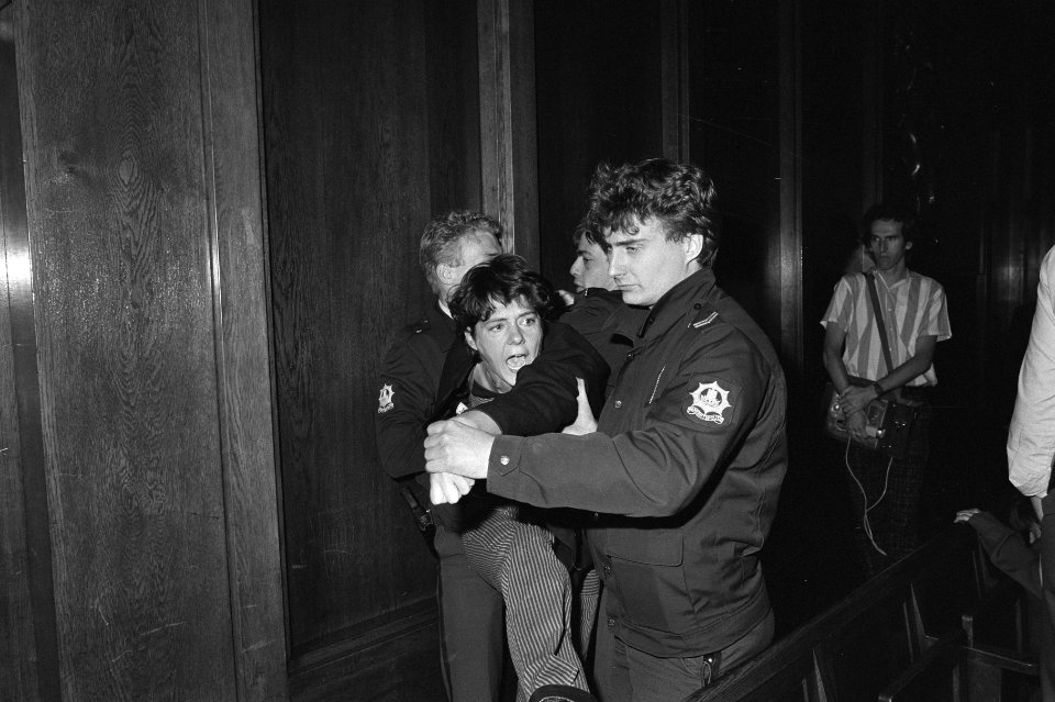 Verstoring Raadsvergadering Amsterdam uit protest tegen aanwezigheid Centrumpart, Bestanddeelnr 933-6551