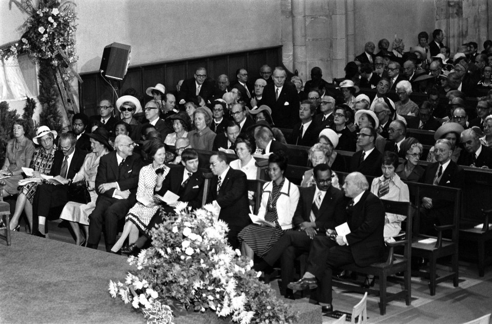 Vertegenwoordigers van de Nederlandse regering en die van Suriname en de Nederla, Bestanddeelnr 928-0240