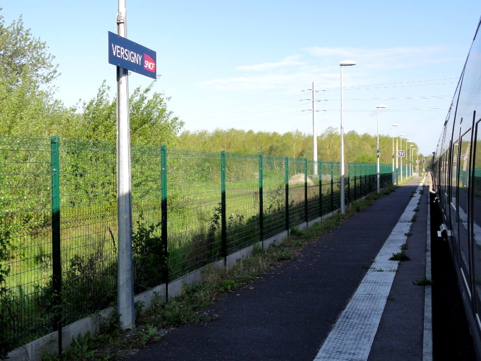 Versigny (Aisne) la gare (03)