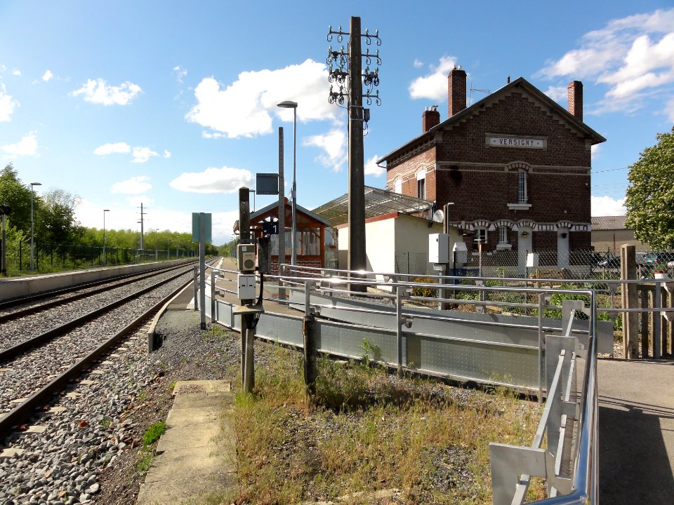 Versigny (Aisne) la gare (01)