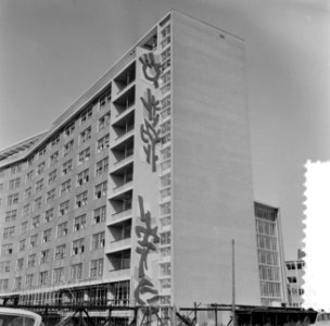 Versiering gevels van Academisch Ziekenhuis van H op de Laak, Bestanddeelnr 916-8114