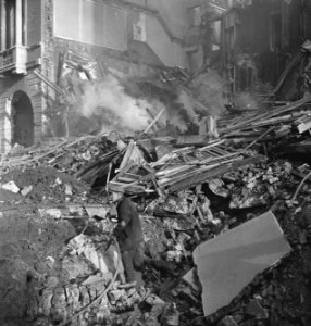 Verwoestingen na luchtaanval op Londen, Bestanddeelnr 935-3526