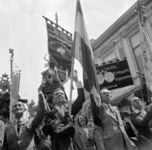 Vertegenwoordigers van diverse verenigingen en hun vaandels, Bestanddeelnr 900-4997