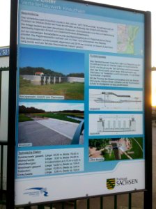 Verteilerbauwerk Knauthain im Laufe der Weißen Elster -Infotafel Technische Daten- im April 2020a