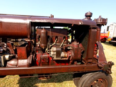 Very old unidentified tracktor pic7 photo