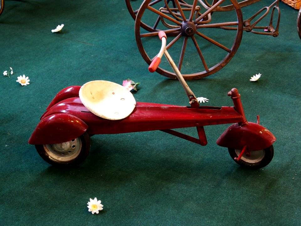 Very old toy childrens transport vehicle tricycle , pic1
