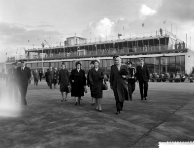Vertrek van Prinses Beatrix naar Canada om het huwelijk bij te wonen van Renee R, Bestanddeelnr 911-8268
