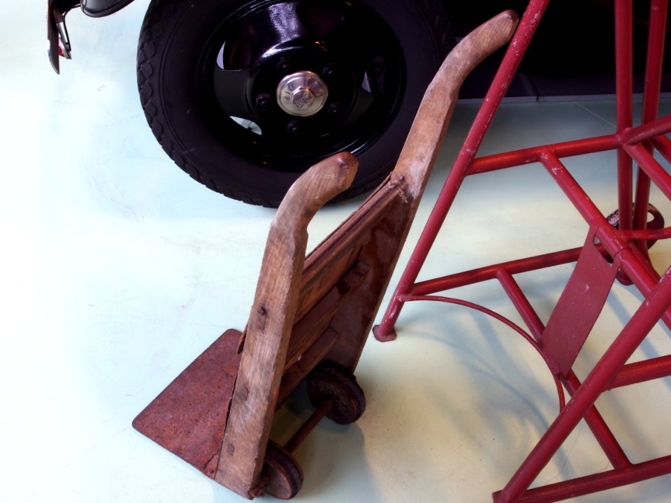 Very old trolley pic2