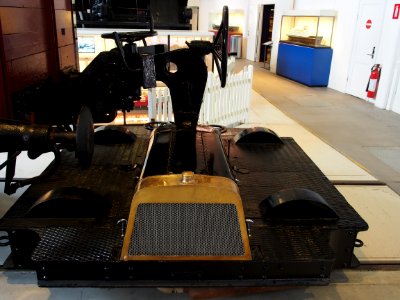 Very old black shunter pic6