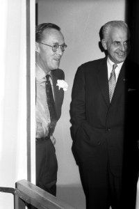 Vertrek van Prins Bernhard naar Amerika en Mexico Prins Bernhard houdt persconf, Bestanddeelnr 912-3177