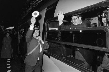 Vertrek van Nederlands Olympisch Comite van CS in Amsterdam met speciale trein n, Bestanddeelnr 933-7849