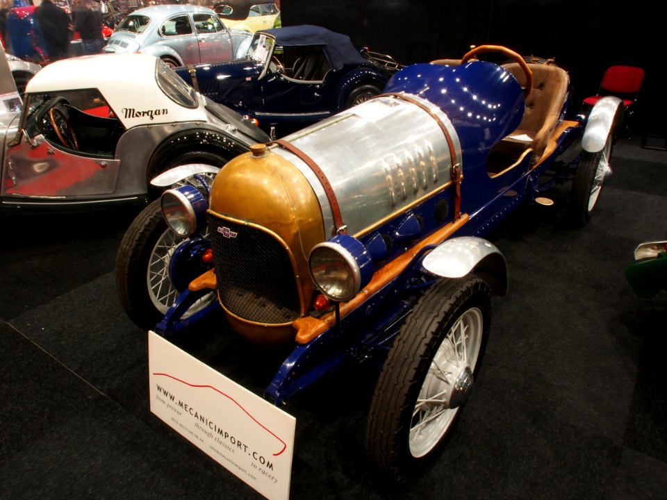 Very old Chevrolet pic1