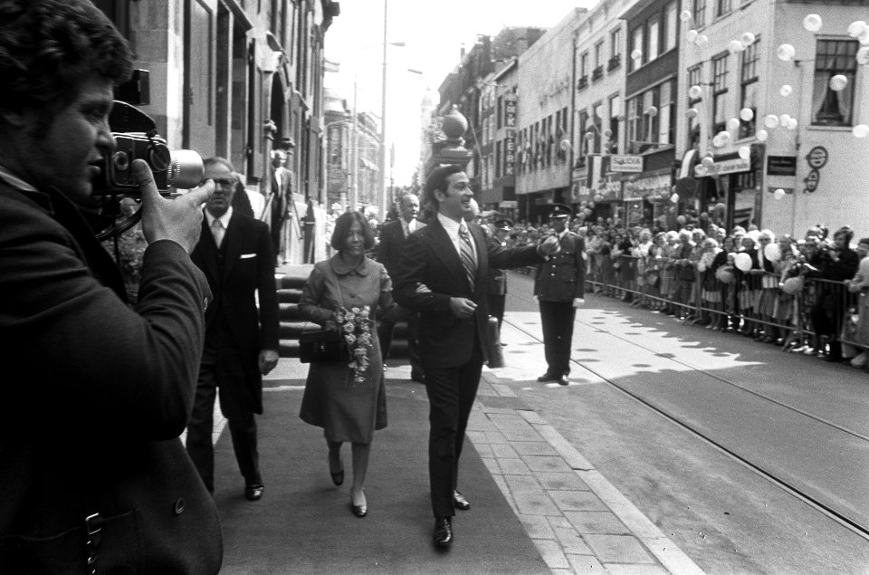 Vertrek van prinses Christina en Jorge Guillermo bij het stadhuis, Bestanddeelnr 927-9966