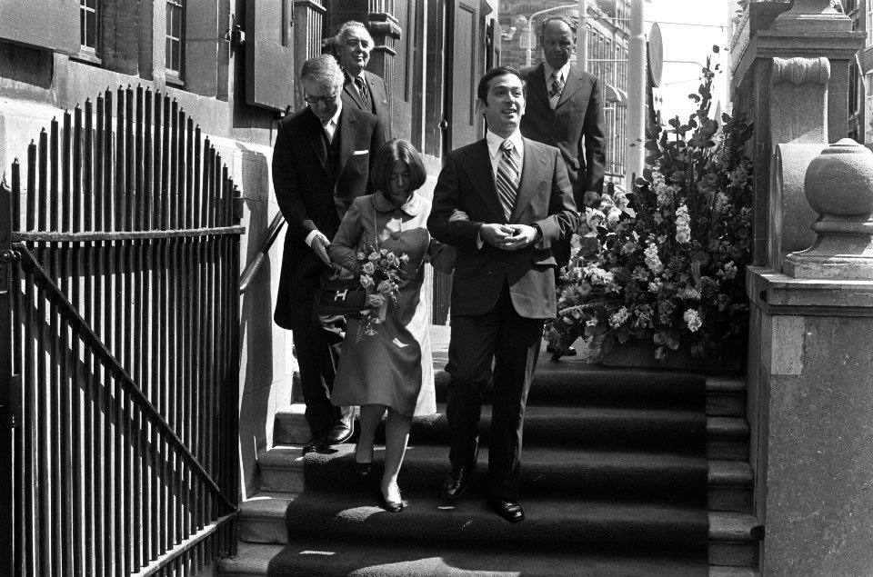 Vertrek van prinses Christina en Jorge Guillermo bij het stadhuis, Bestanddeelnr 927-9967