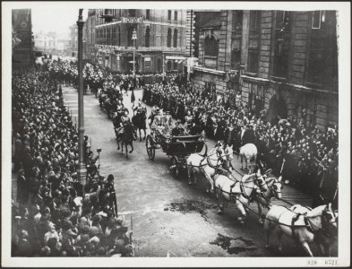Verzicht van de intocht in Londen van het Victoria station naar Buckingham Palac, Bestanddeelnr 020-0521