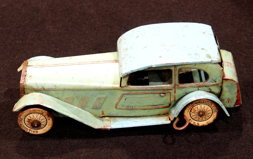 Very old tin automobile toy made in England, pic3