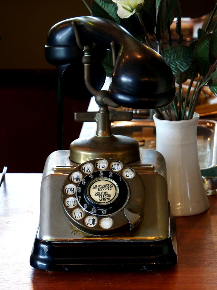 Very old telephone, pic2