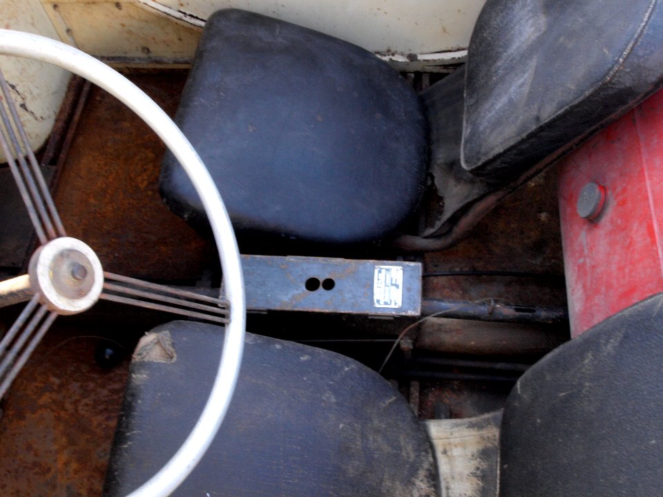 Very very old car indide of unknown brand pic2