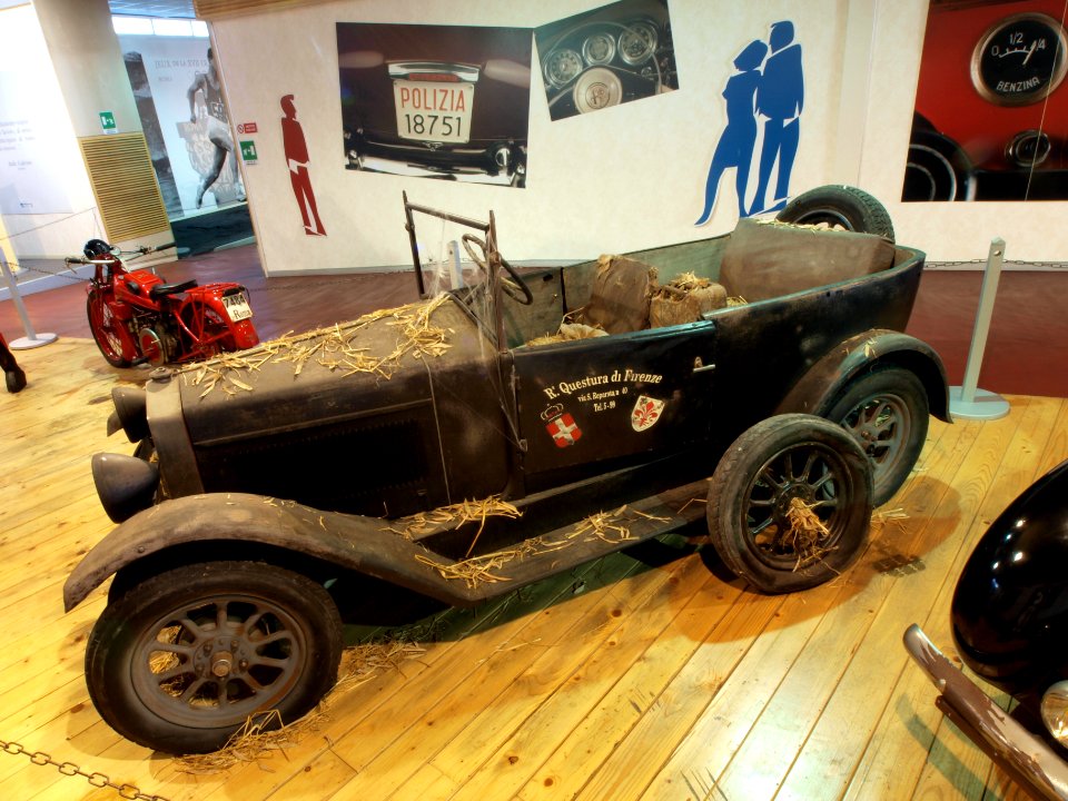 Very old FIAT of the R. Questura di Firence (border police) photo-1