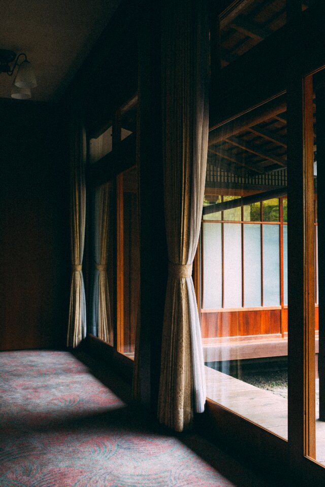 Curtain glass window