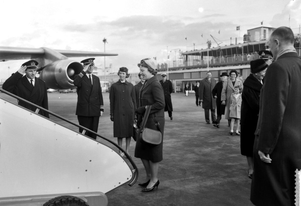 Vertrek van Prinses Beatrix naar Canada om het huwelijk bij te wonen van Renee R, Bestanddeelnr 911-8270