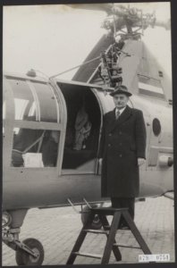 Vertrek van minister-president W. Drees vertrok per helicopter van het vliegveld, Bestanddeelnr 079-0751