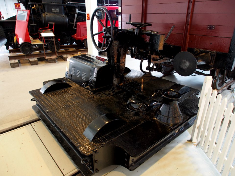 Very old black shunter pic5