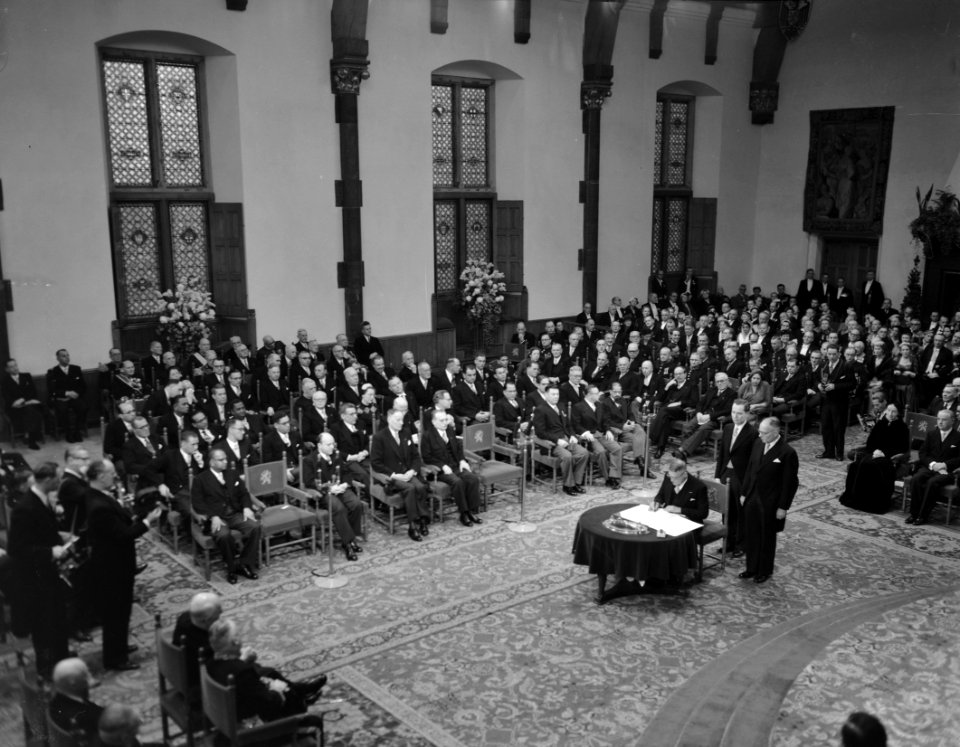 Verschillende ministers ondertekenen de Acte van Bevestiging, Bestanddeelnr 906-8925