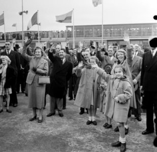 Vertrek Prins Bernhard naar Zuid-Amerika, Bestanddeelnr 905-3846