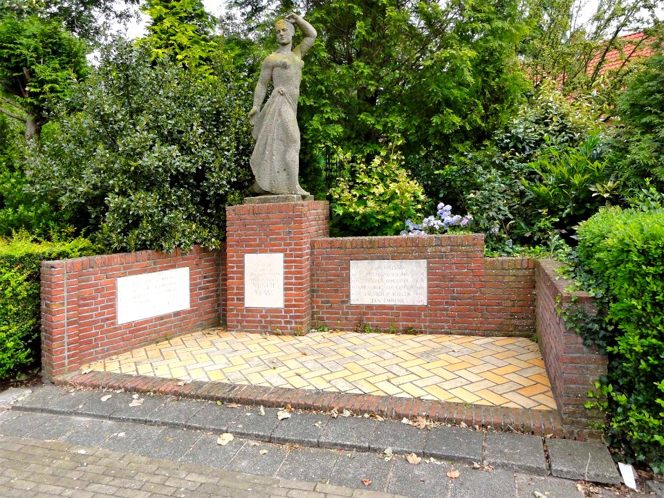 Verzetsmonument Makkum door Nina Baanders-Kessler