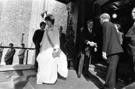 Vertrek Ridderzaal na de troonrede Prinses Margriet en Pieter van Vollenhoven, Bestanddeelnr 931-0227