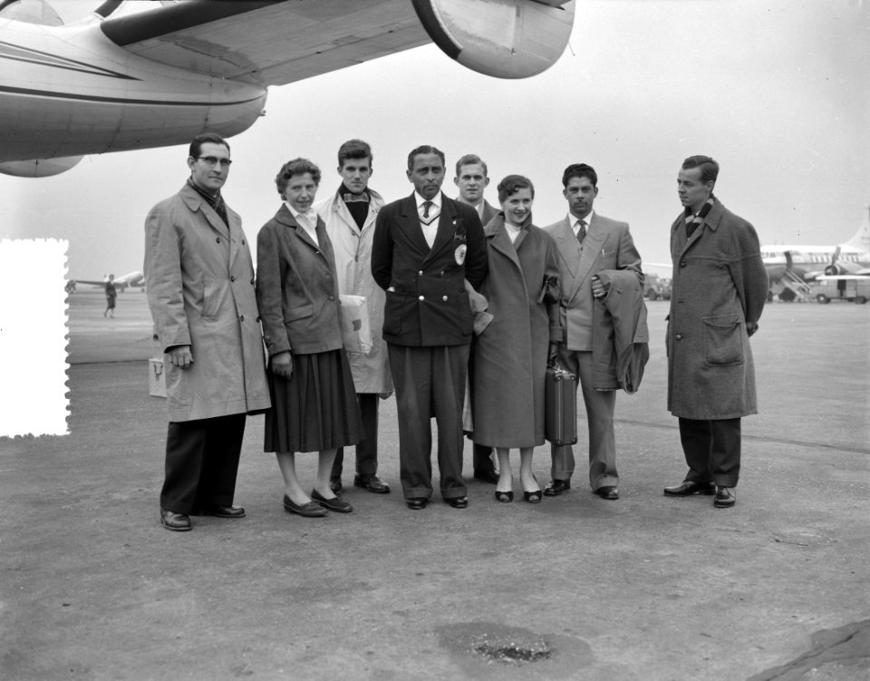 Vertrek Schiphol mr Norris trainer hockeyteam terug na India, Bestanddeelnr 908-1390