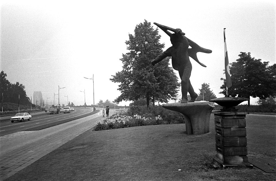 Verzetsmonument bij de Waalbrug te Nijmegen, Bestanddeelnr 922-8021