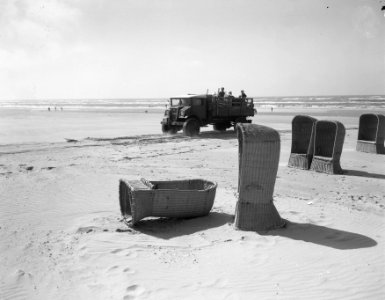 Vertrek tentkampeerders strand Zandvoort, Bestanddeelnr 906-6935
