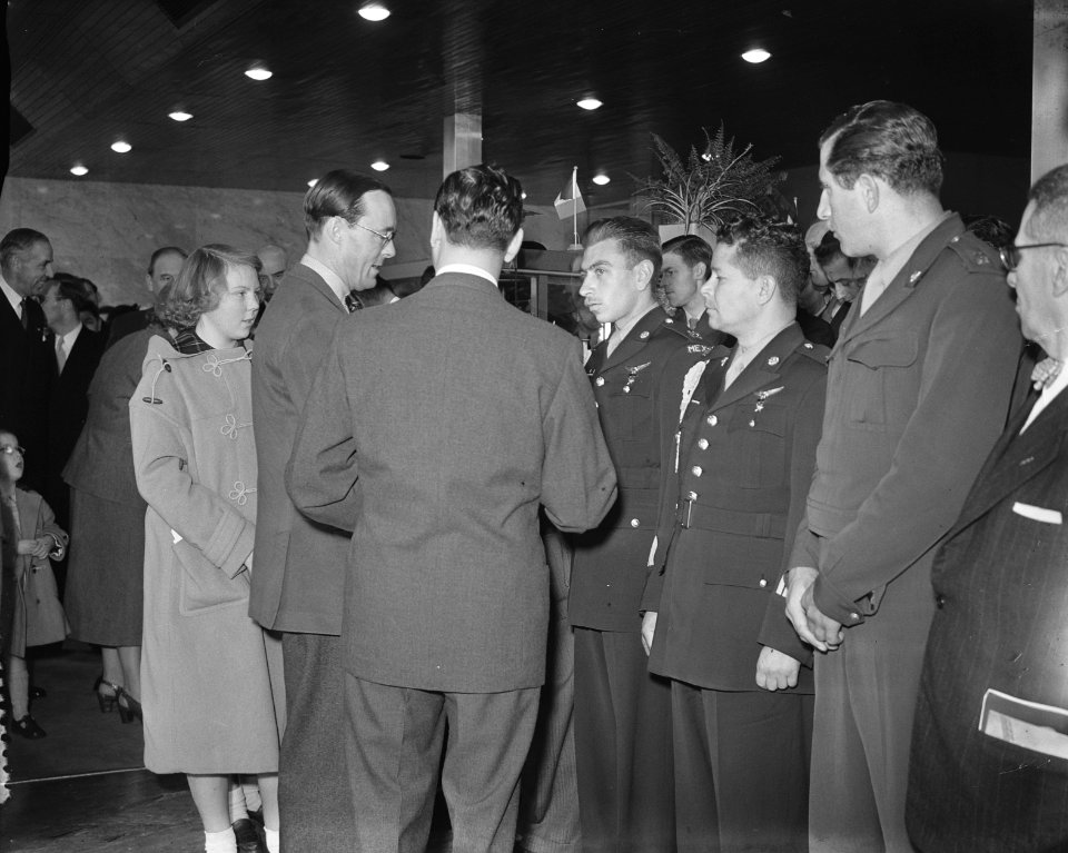 Vertrek Prins Bernhard naar Zuid-Amerika, Bestanddeelnr 905-3815