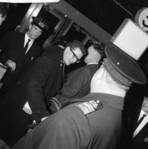 Vertrek soldaat Lindeman naar Biak Persconferentie op Schiphol, Bestanddeelnr 913-5687