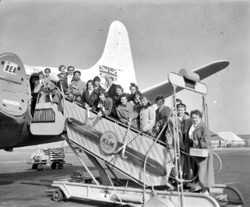 Vertrek dames Hockeyploeg naar Edinburgh, Bestanddeelnr 908-3635