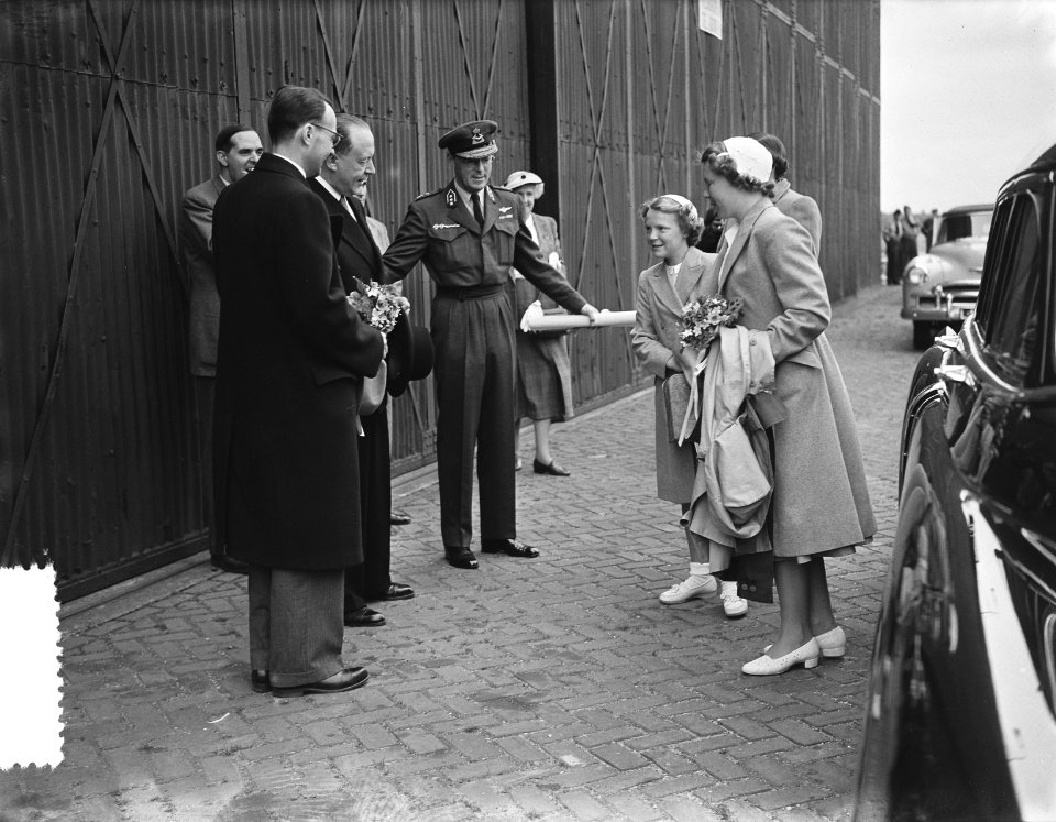 Vertrek Prins Bernhard en Prinsessen naar Helsinki, Bestanddeelnr 905-2386