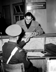 Vertrek Slijhuis naar Amerika bij douane, Bestanddeelnr 903-1935