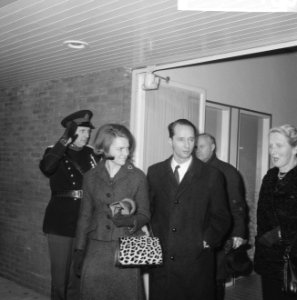 Vertrek prinses Irene en Carlos van Schiphol naar Madrid, Bestanddeelnr 918-7180